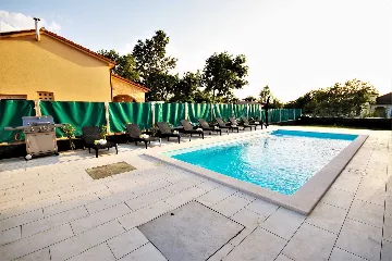 4-Bedroom Villa in Vodnjan with Private Pool