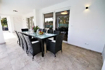 4-Bedroom Villa in Vodnjan with Private Pool