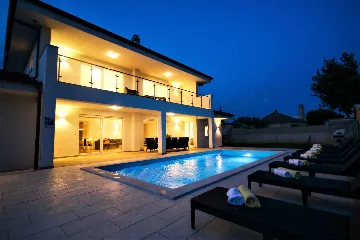 4-Bedroom Villa in Vodnjan with Private Pool