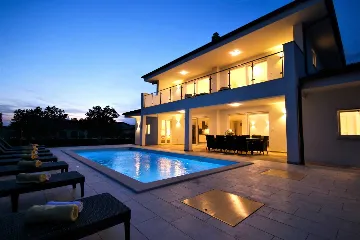 4-Bedroom Villa in Vodnjan with Private Pool