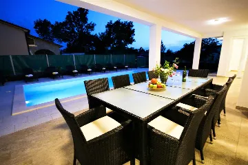 4-Bedroom Villa in Vodnjan with Private Pool