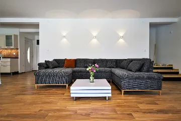 4-Bedroom Villa in Vodnjan with Private Pool