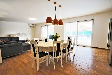 4-Bedroom Villa in Vodnjan with Private Pool