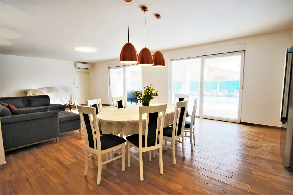4-Bedroom Villa in Vodnjan with Private Pool