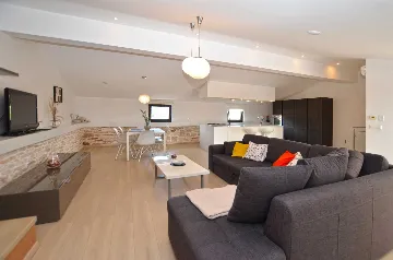 3-Bedroom Apartment in Rovinj for Up to 6