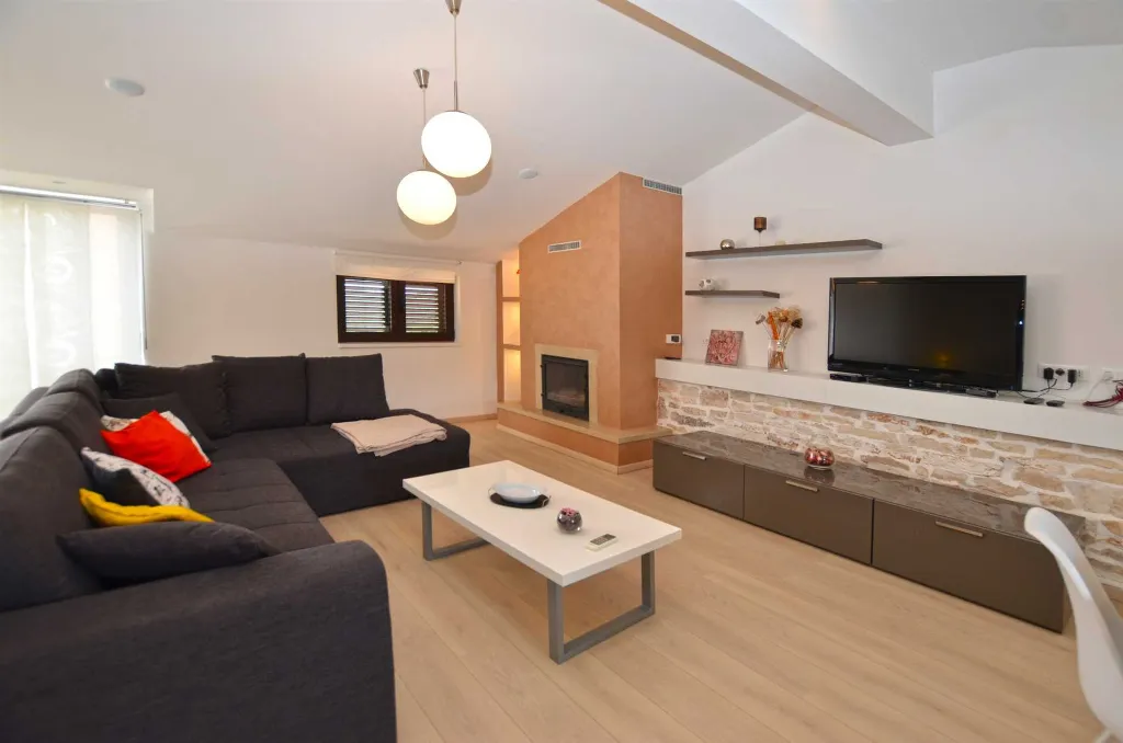 3-Bedroom Apartment in Rovinj for Up to 6