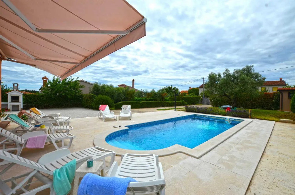 5-Bedroom Villa with Private Pool in Barban