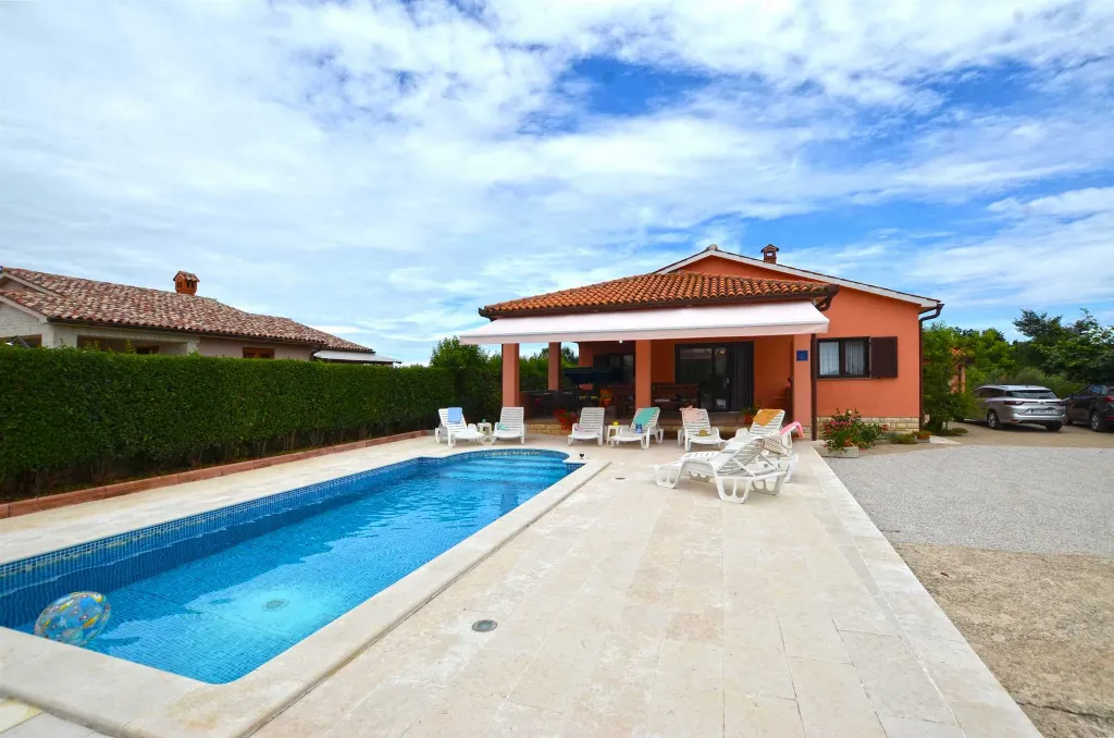 5-Bedroom Villa with Private Pool in Barban