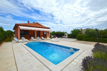 5-Bedroom Villa with Private Pool in Barban