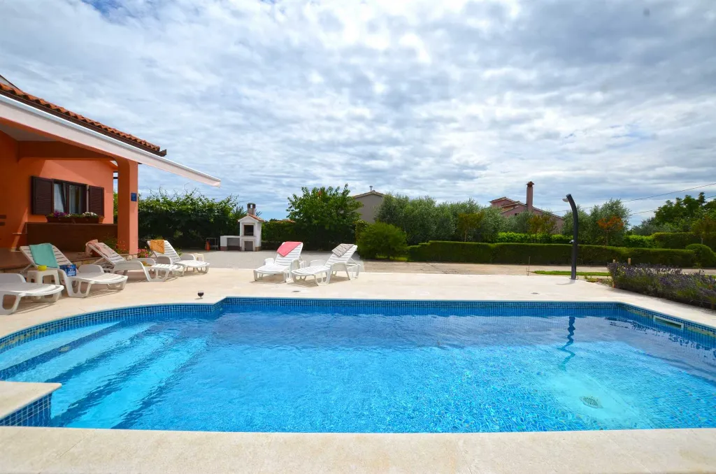 5-Bedroom Villa with Private Pool in Barban