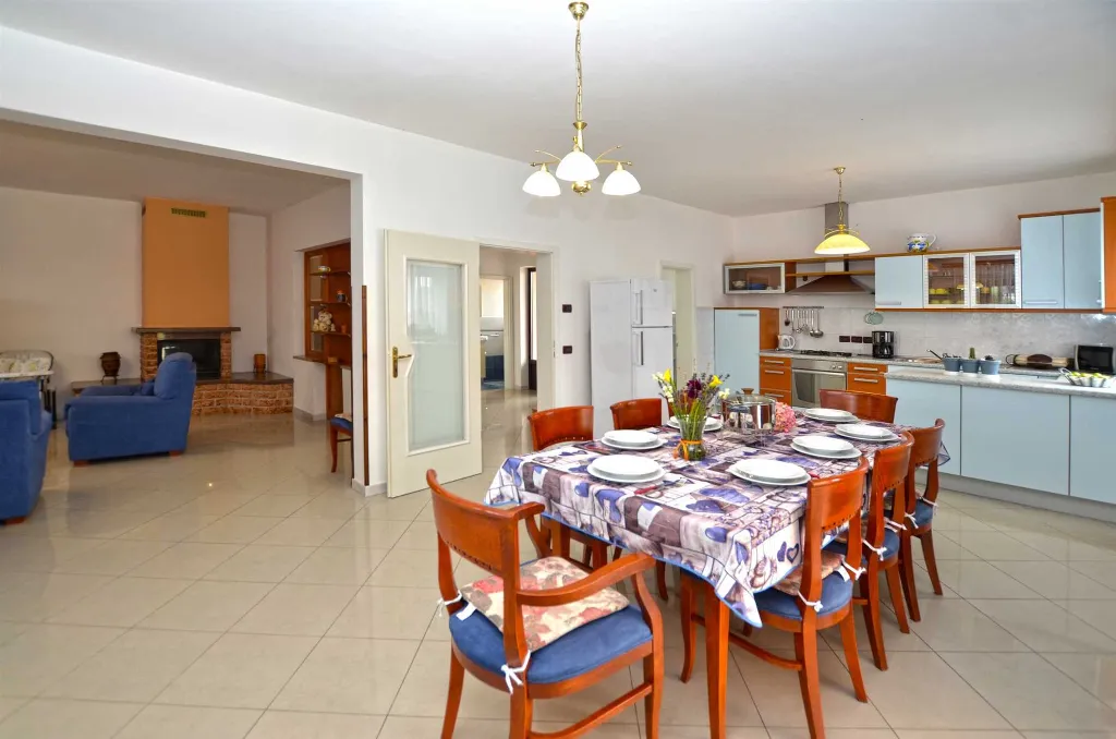 5-Bedroom Villa with Private Pool in Barban