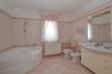 5-Bedroom Villa with Private Pool in Barban