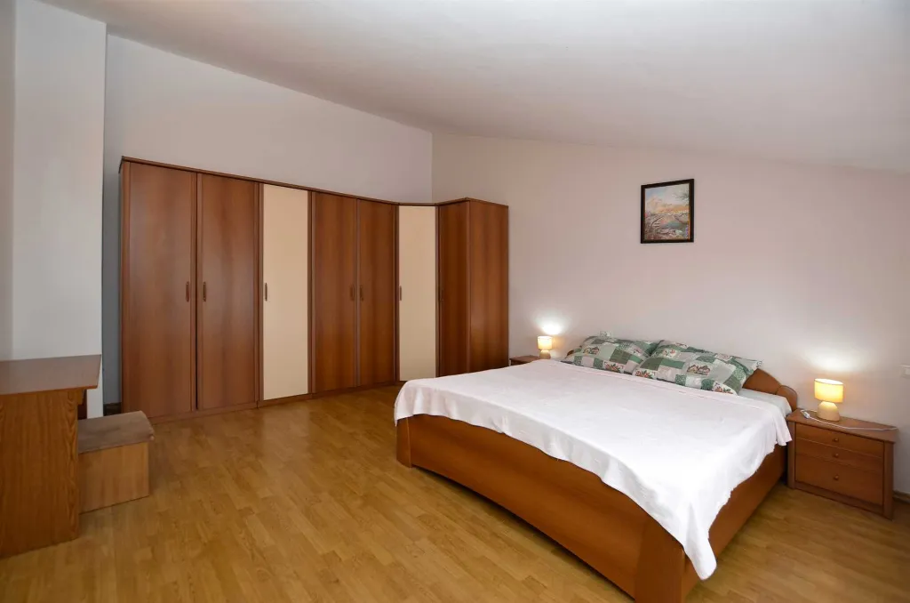 5-Bedroom Villa with Private Pool in Barban
