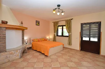 5-Bedroom Villa with Private Pool in Barban