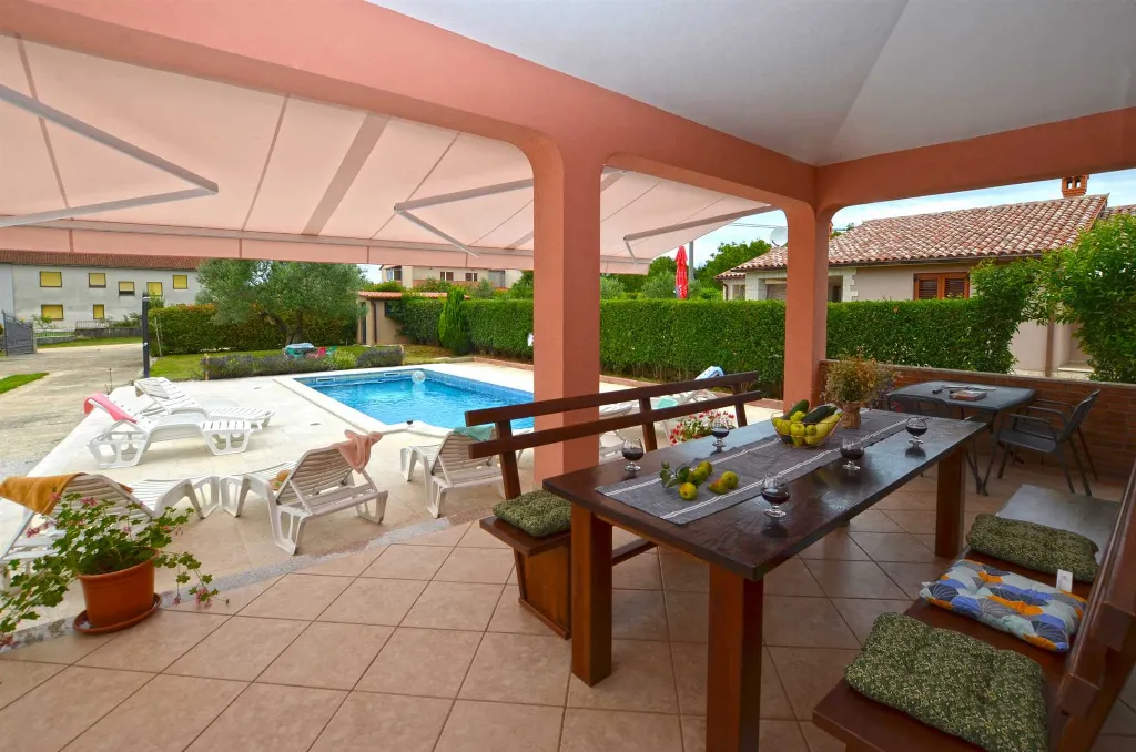 5-Bedroom Villa with Private Pool in Barban