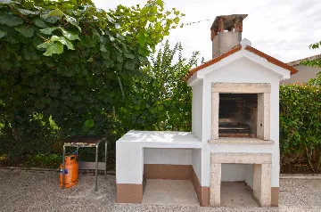 5-Bedroom Villa with Private Pool in Barban