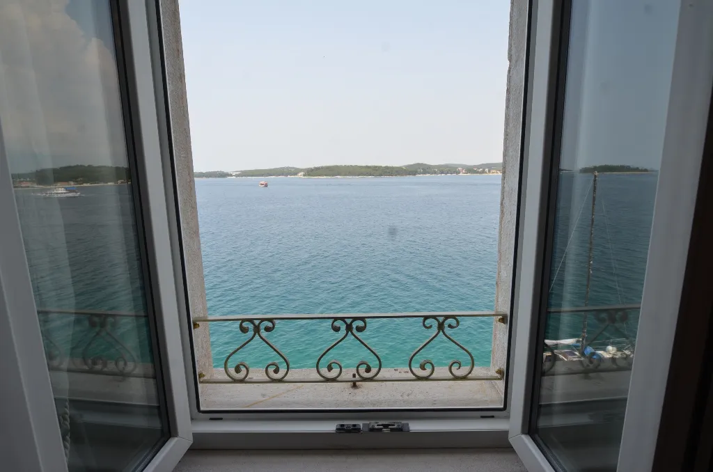 Sea-Facing Rovinj Apartment for 4 Guests
