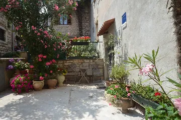 Sea-Facing Rovinj Apartment for 4 Guests