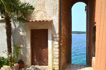 Sea-Facing Rovinj Apartment for 4 Guests