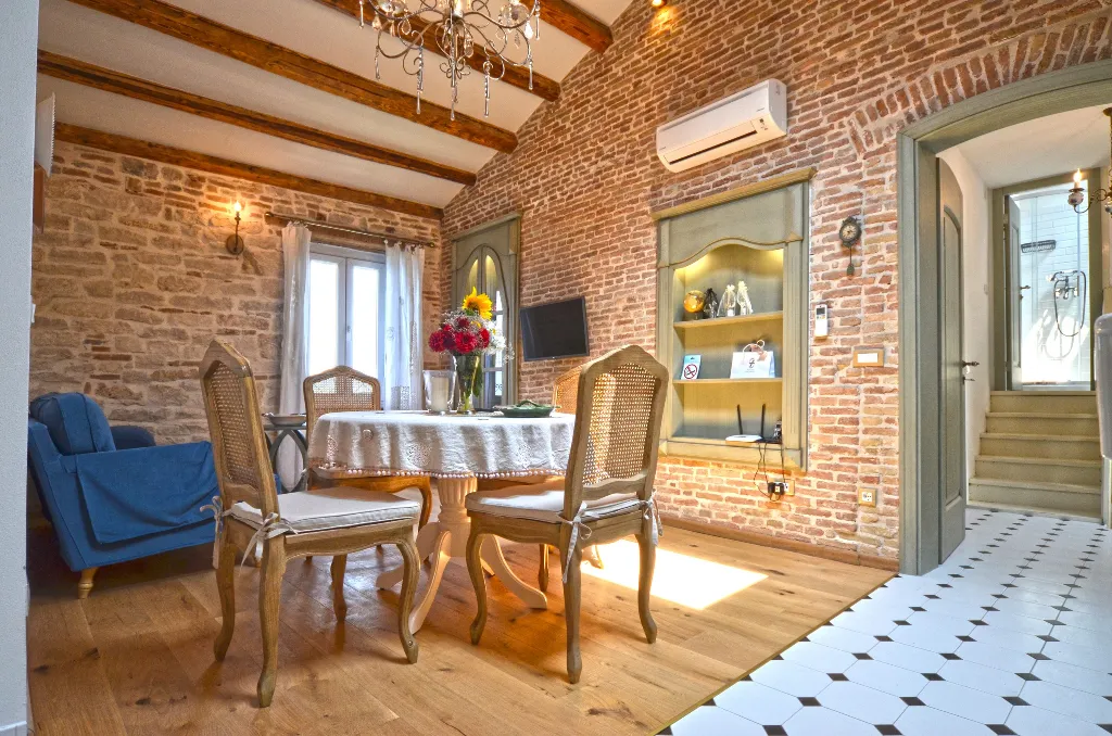 Sea-Facing Rovinj Apartment for 4 Guests