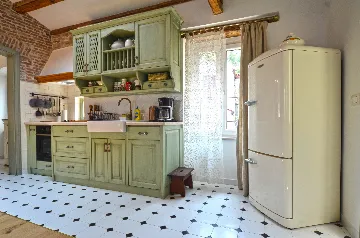 Sea-Facing Rovinj Apartment for 4 Guests