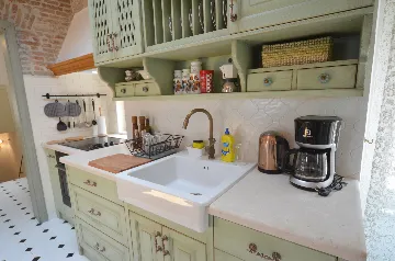 Sea-Facing Rovinj Apartment for 4 Guests