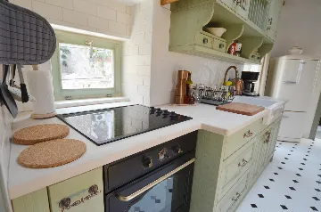 Sea-Facing Rovinj Apartment for 4 Guests