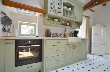 Sea-Facing Rovinj Apartment for 4 Guests