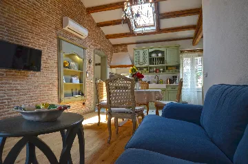 Sea-Facing Rovinj Apartment for 4 Guests