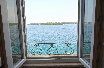 Sea-Facing Rovinj Apartment for 4 Guests