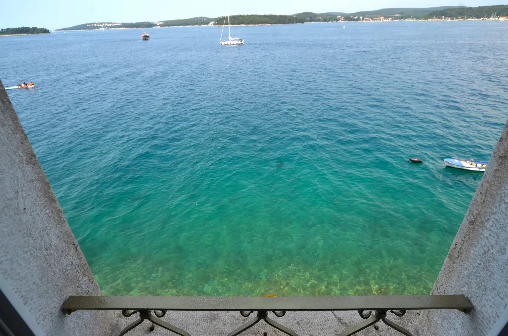 Sea-Facing Rovinj Apartment for 4 Guests