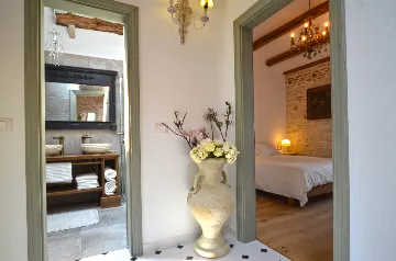 Sea-Facing Rovinj Apartment for 4 Guests