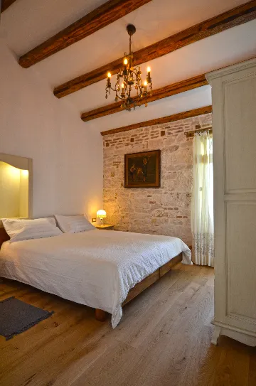 Sea-Facing Rovinj Apartment for 4 Guests