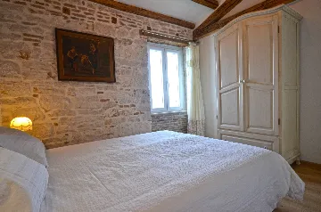 Sea-Facing Rovinj Apartment for 4 Guests