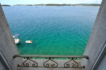 Sea-Facing Rovinj Apartment for 4 Guests