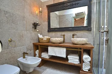 Sea-Facing Rovinj Apartment for 4 Guests