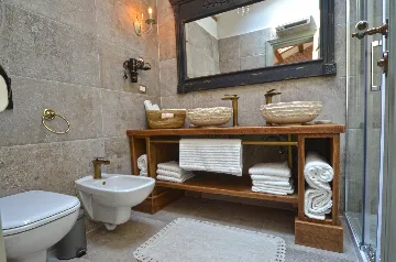 Sea-Facing Rovinj Apartment for 4 Guests