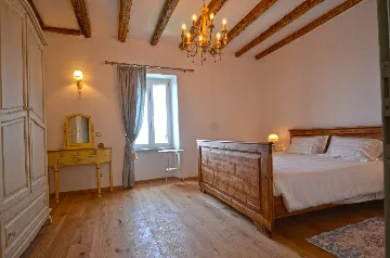 Sea-Facing Rovinj Apartment for 4 Guests