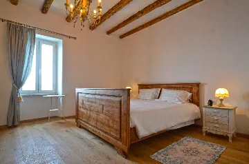 Sea-Facing Rovinj Apartment for 4 Guests