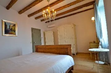 Sea-Facing Rovinj Apartment for 4 Guests