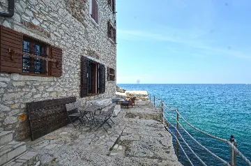 Rovinj Old Town One-Bedroom Apartment for 4