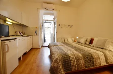 Rovinj Old Town Studio for 2 with Balcony