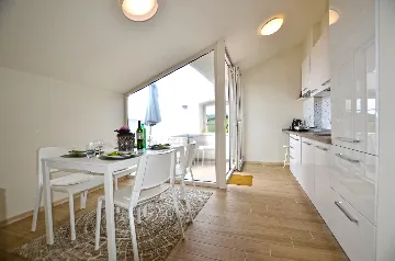 Air-Conditioned Apartment with Shared Pool in Golaš