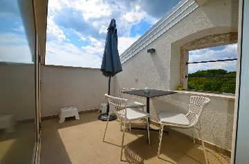 Air-Conditioned Apartment with Shared Pool in Golaš