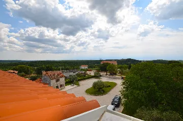 Air-Conditioned Apartment with Shared Pool in Golaš