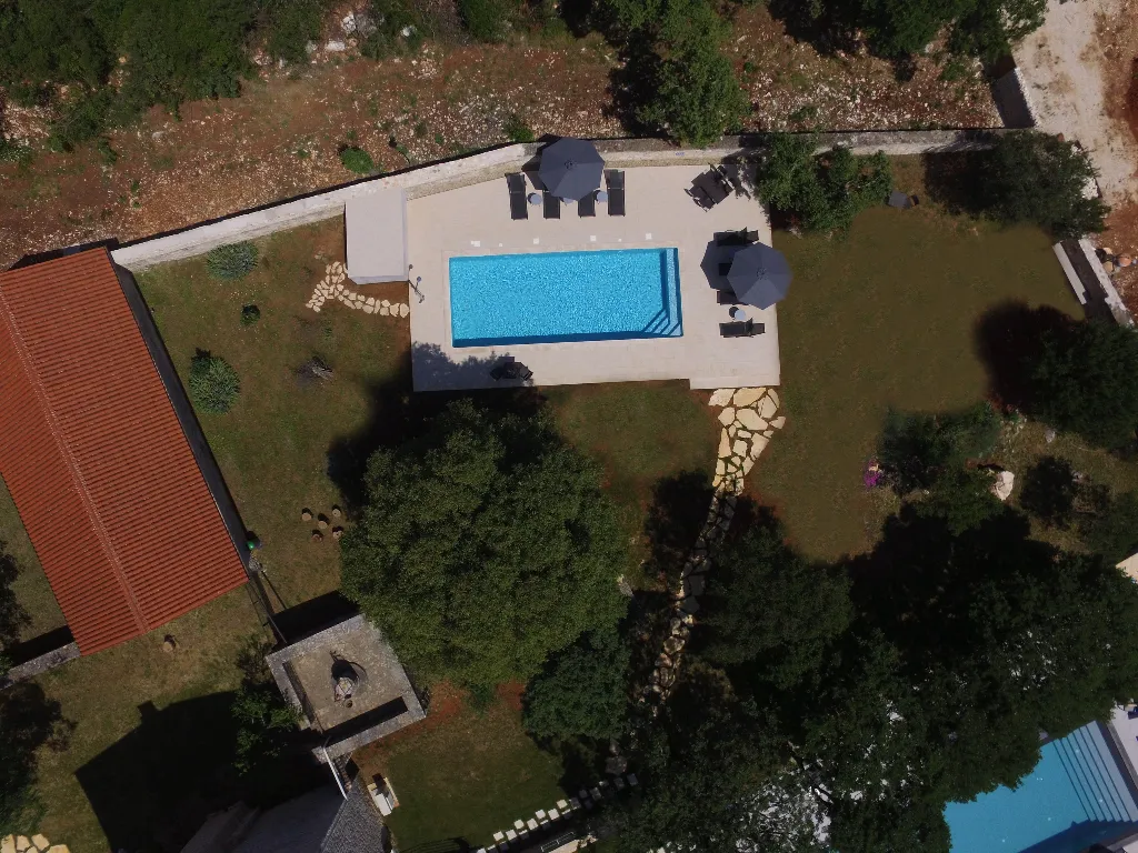 Air-Conditioned Apartment with Shared Pool in Golaš