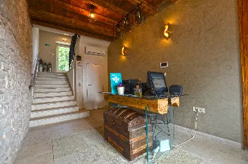 Air-Conditioned Apartment with Shared Pool in Golaš