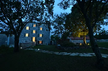 Air-Conditioned Apartment with Shared Pool in Golaš