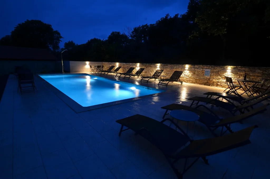 Air-Conditioned Apartment with Shared Pool in Golaš