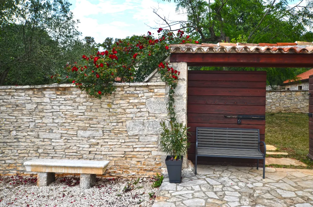 Room in Golaš for up to 3 guests with shared pool